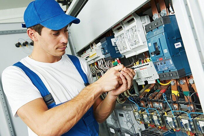 Điện áp nguồn ở Tây Ban Nha là bao nhiêu